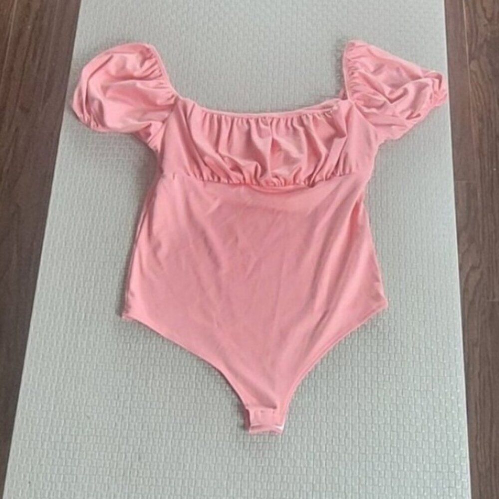 Live in the Moment Women's Pink Ruffle Sleeve Off The Shoulder Bodysuit Size L